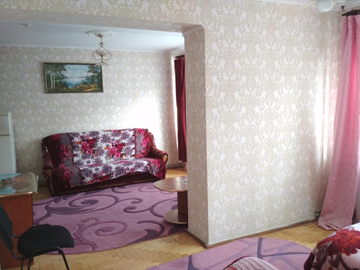 Удеч Hotell Zjydatsjiv Eksteriør bilde